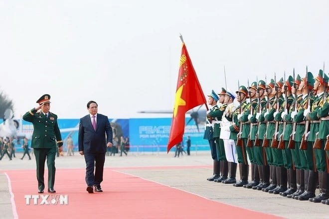 Prime Minister Pham Minh Chinh (second from left ) attends Vietnam International Defence Expo 2024 (Photo: VNA) 81cec4cc-207c-4793-8311-bbbb5c21eeca.jpg