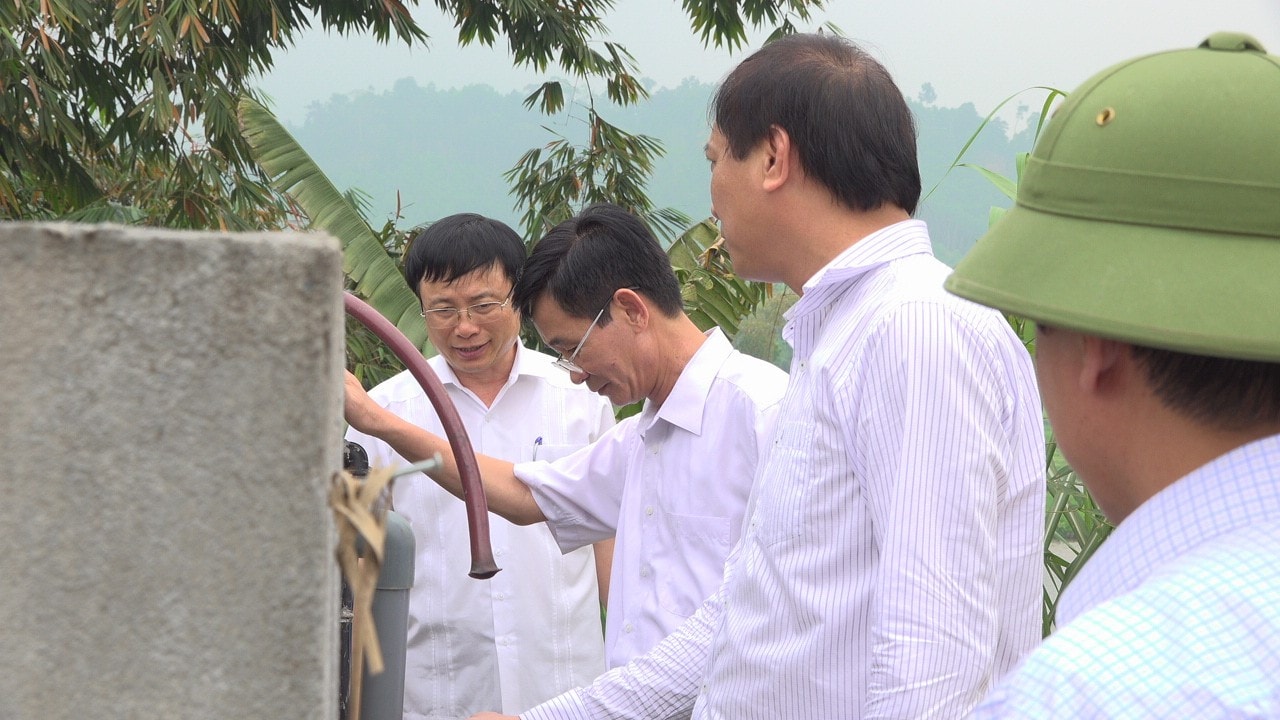 1-kiem-tra-cong-trinh-nsh-tap-trung-tai-xa-hanh-dich638482586311115108.jpg