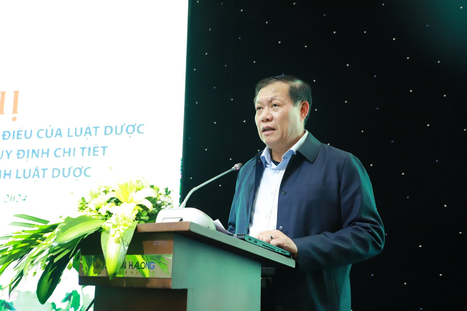 Thứ trưởng Bộ Y tế Đỗ Xuân Tuyên phát biểu tại hội nghị