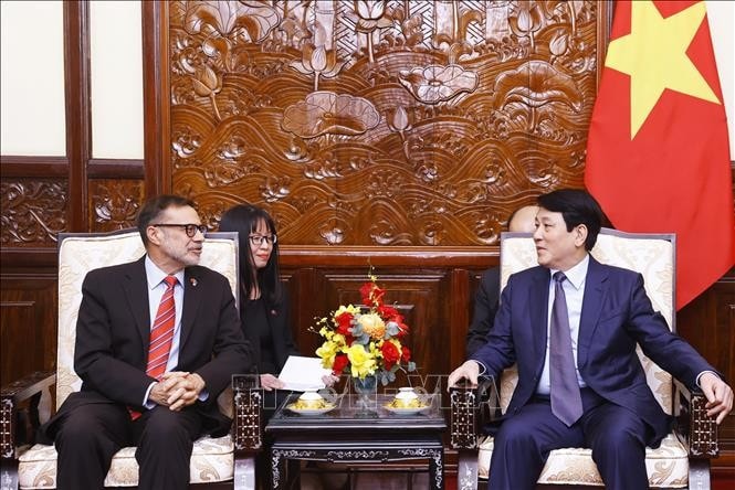 Chủ tịch nước Lương Cường tiếp Đại sứ Australia Andrew Goledzinowski đến chào từ biệt. Ảnh: Lâm Khánh/TTXVN