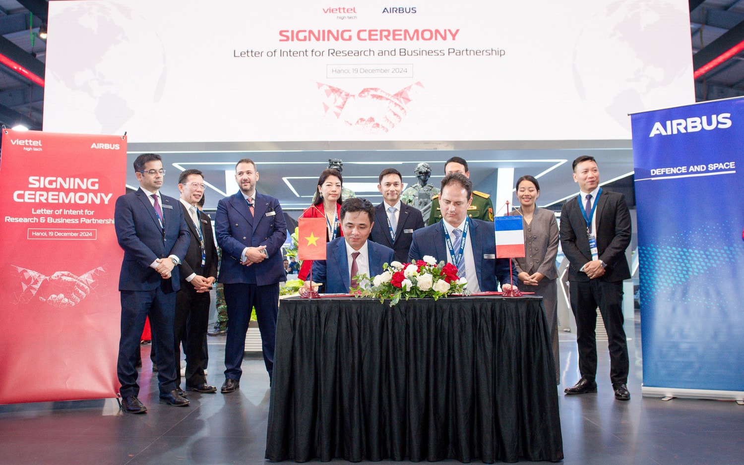 5-viettel-high-tech-va-airbus-phap-ky-ket-thoa-thuan-hop-tac-buoc-dau-trong-da-dang-linh-vuc.jpg