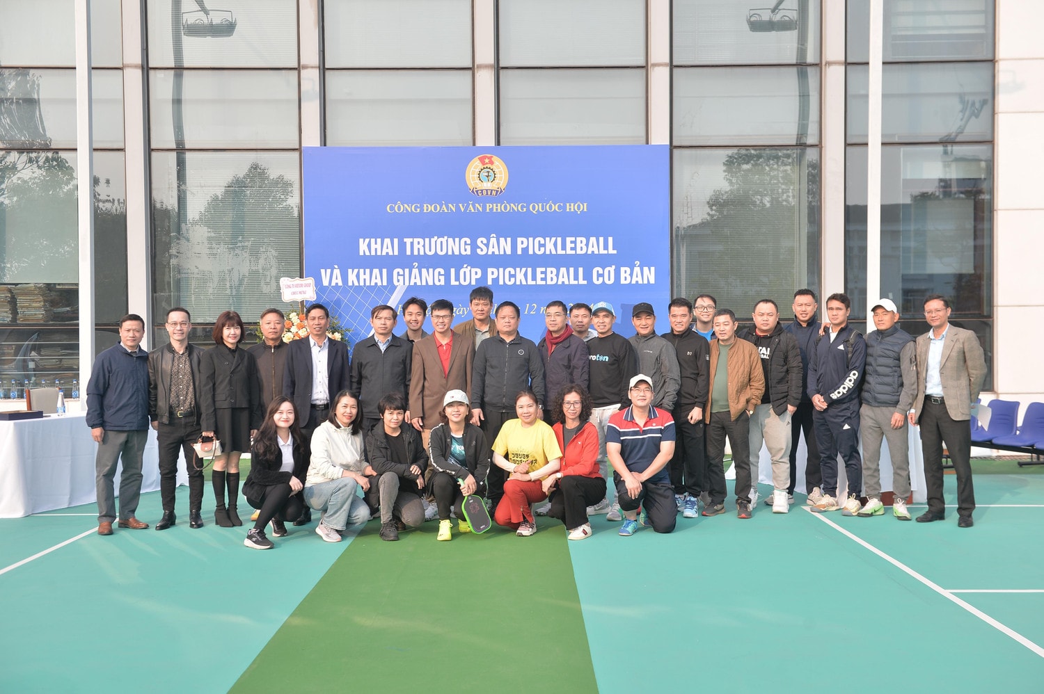 cac-dai-bieu-chup-anh-luu-niem-1.jpg