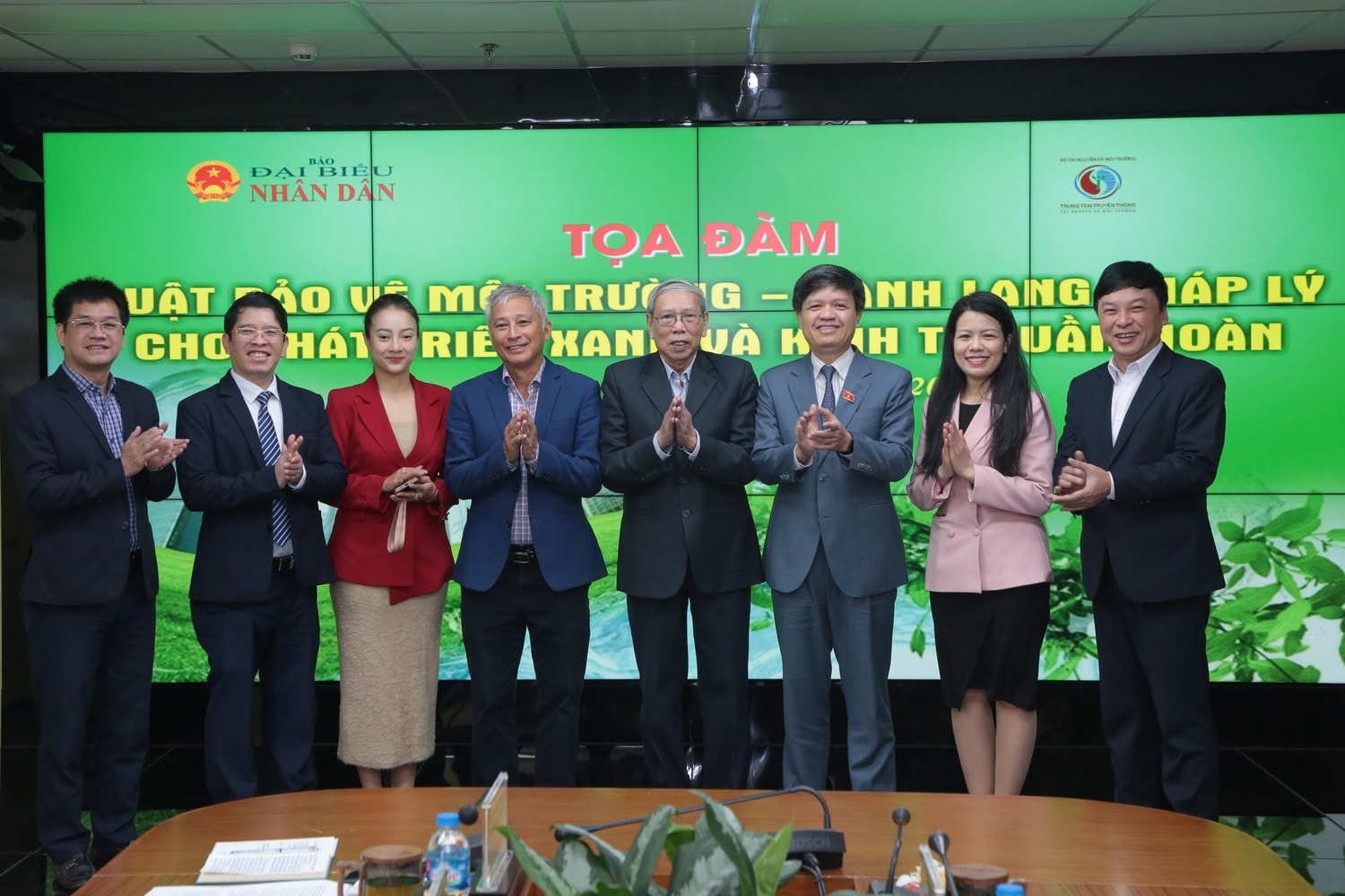 Các đại biểu dự tọa đàm. Ảnh: Duy Thông