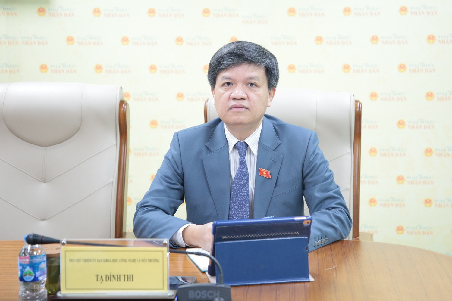 nguyendinhthi-2.jpg