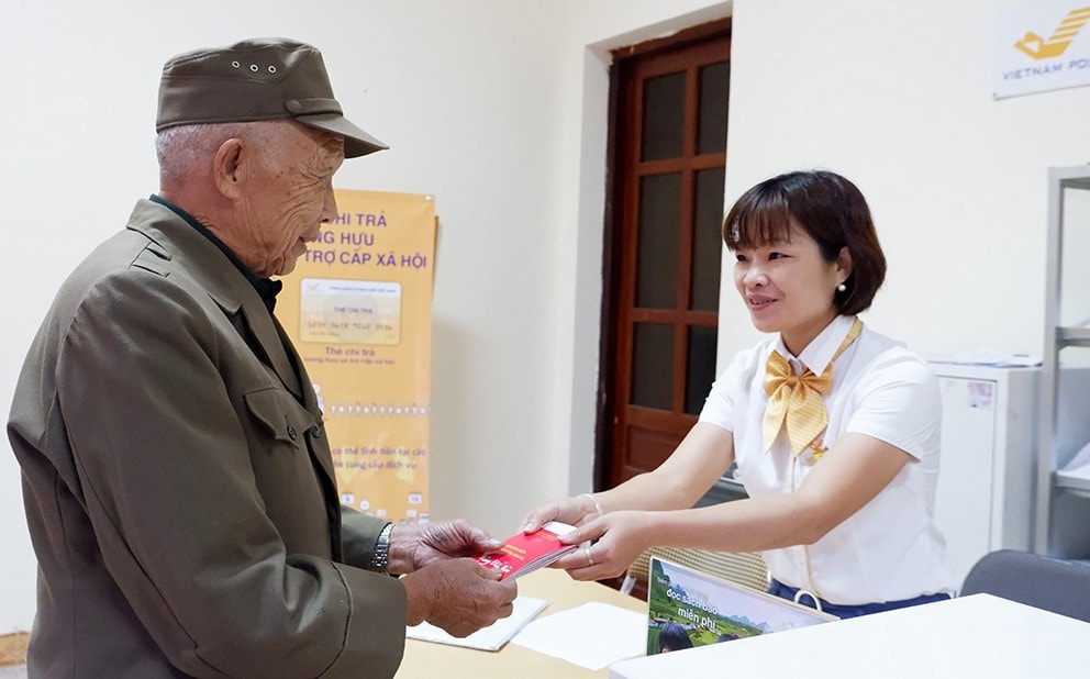 chi-tra-luong-huu-cho-don-bac-kan.jpg