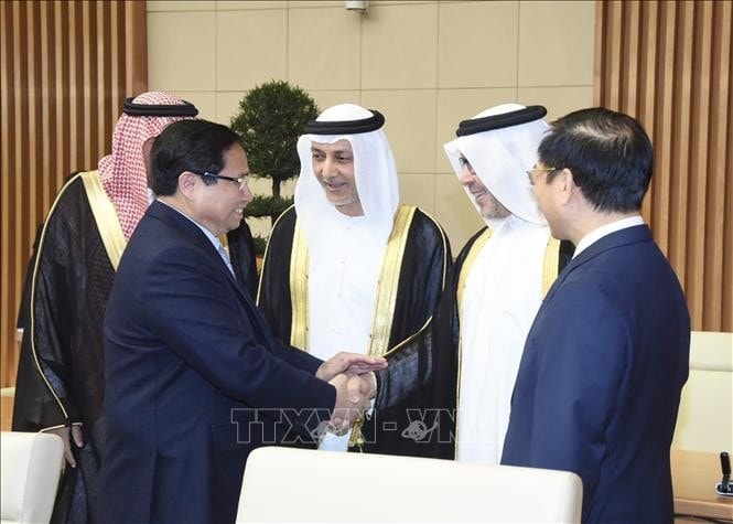 Thủ tướng Phạm Minh Chính tiếp Đại sứ UAE, Qatar và Ảrập Xêút tại Việt Nam. Ảnh: Dương Giang/TTXVN