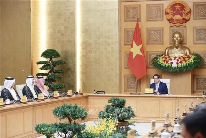 Thủ tướng Phạm Minh Chính tiếp Đại sứ UAE, Qatar và Saudi Arabia tại Việt Nam. Ảnh: Dương Giang/TTXVN