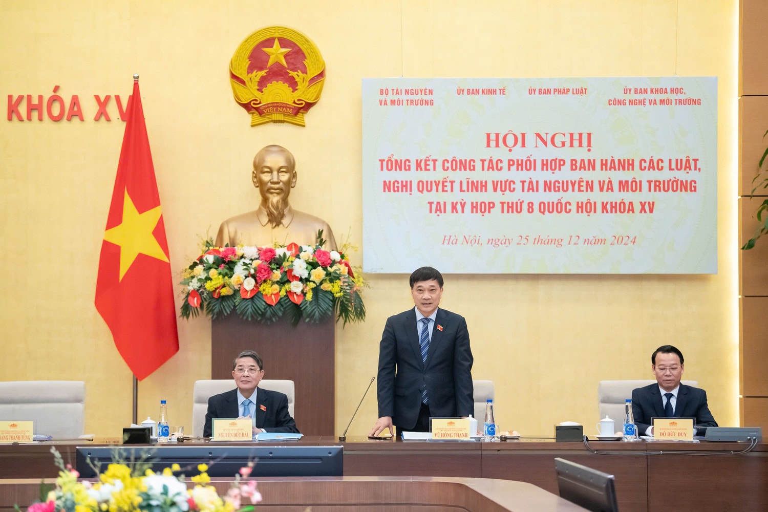 Chủ nhiệm Ủy ban Kinh tế Vũ Hồng Thanh phát biểu