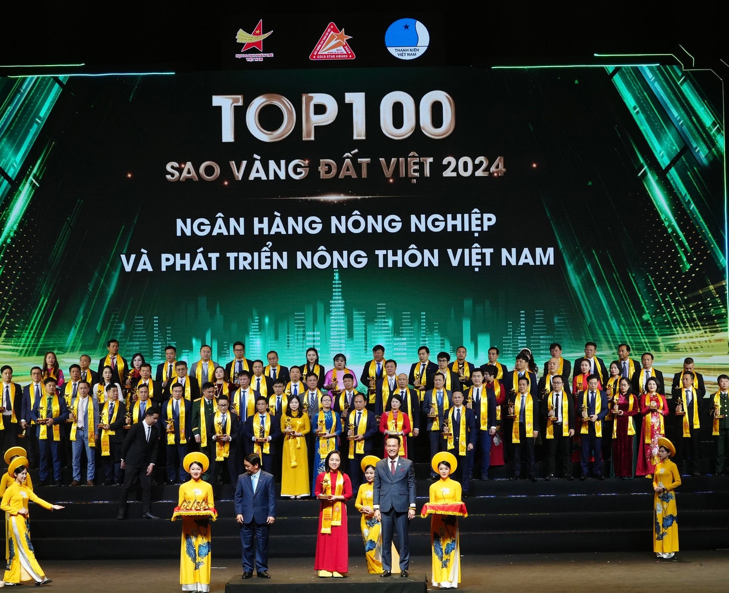 anh-agribank-nhan-giai-2024.jpg
