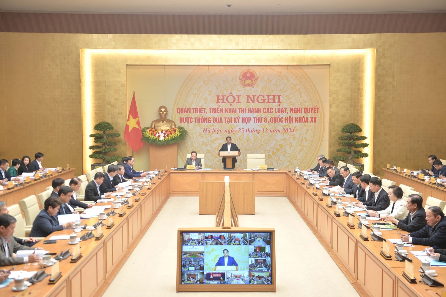 Thủ tướng Phạm Minh Chính phát biểu kết luận hội nghị quán triệt, triển khai các luật, nghị quyết được thông qua tại Kỳ họp thứ Tám, Quốc hội Khóa XV. Ảnh: Hồ Long