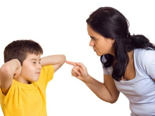 Bên cạnh tình yêu thương, nghiêm khắc và kỷ luật đóng vai trò không thể thiếu trong giáo dục gia đình