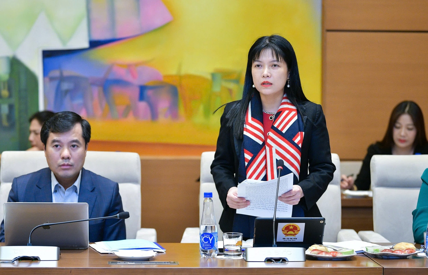 Phó Trưởng Ban Công tác đại biểu Tạ Thị Yên phát biểu