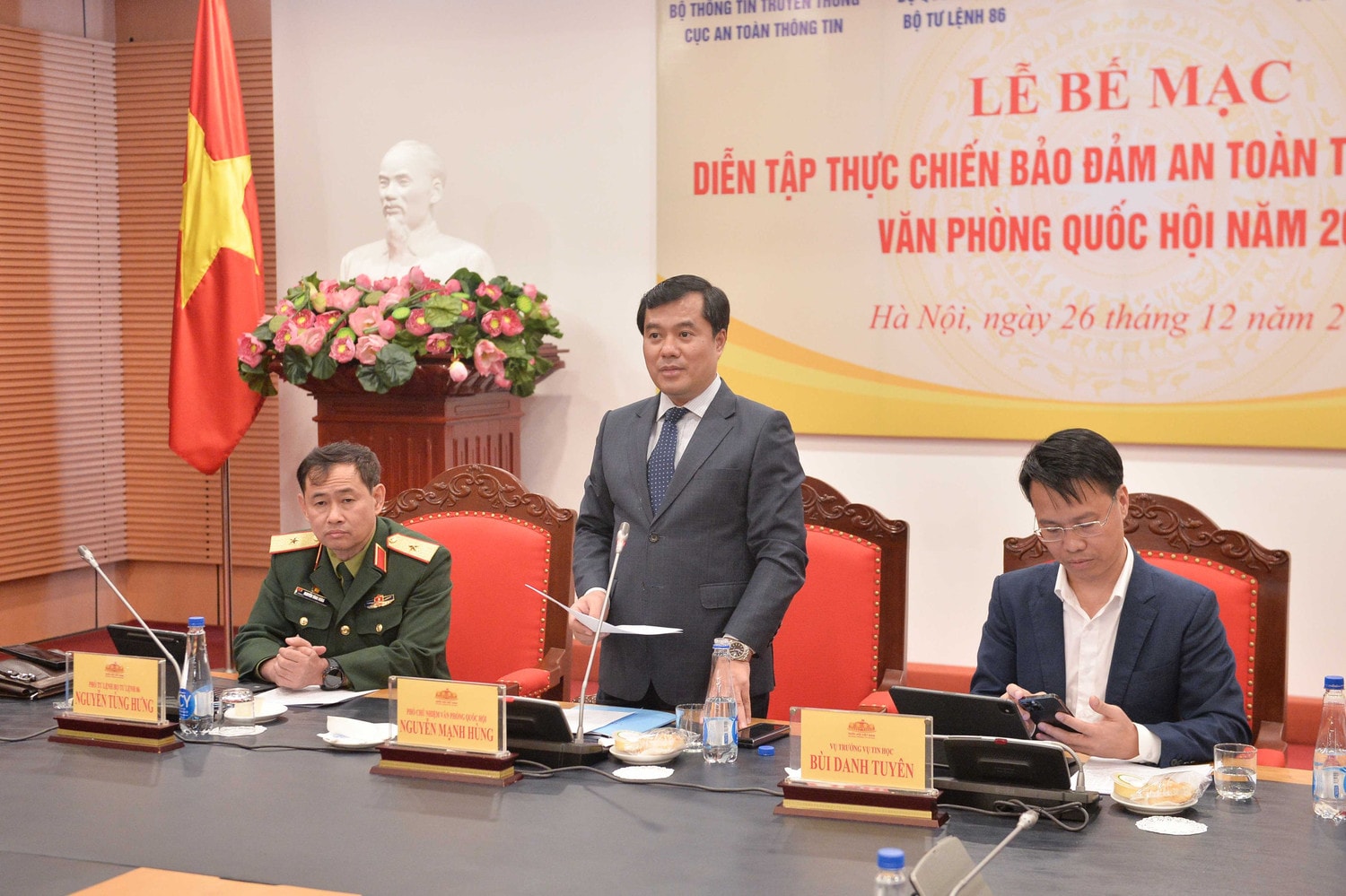 Phó Chủ nhiệm VPQH Nguyễn Mạnh Hùng phát biểu