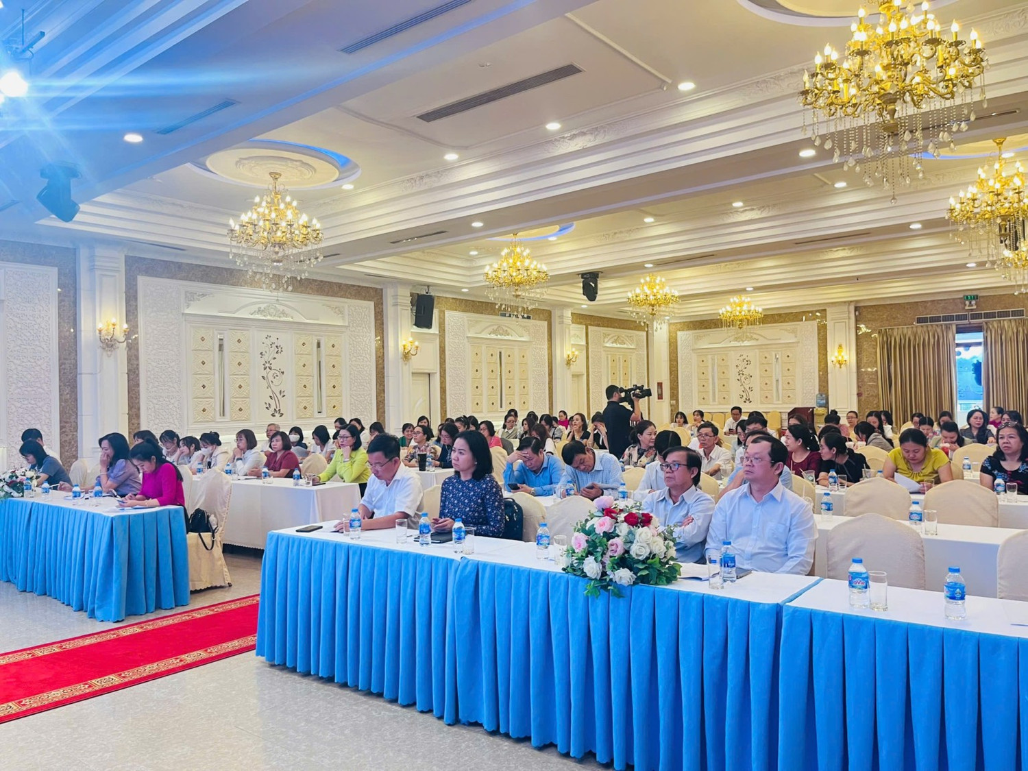 toan-canh-hoi-nghi-1536x1152.png