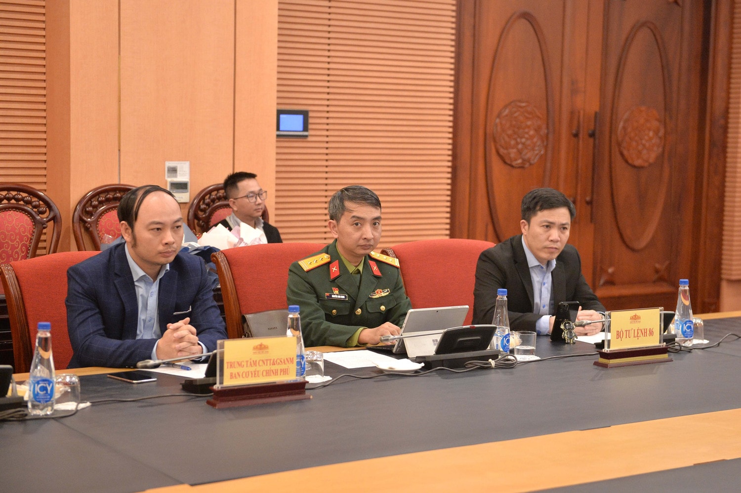 Các đại biểu dự buổi lễ