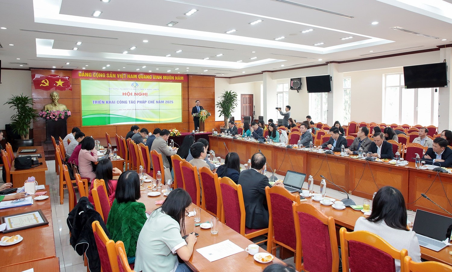 Quang cảnh hội nghị