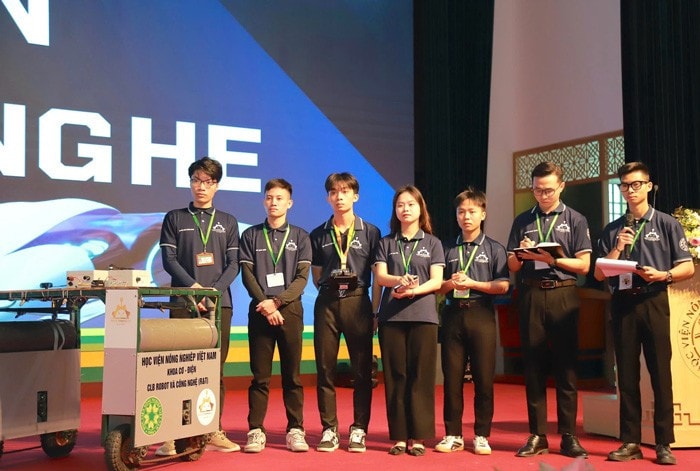 nhom-01-17352151281391424341817.jpg