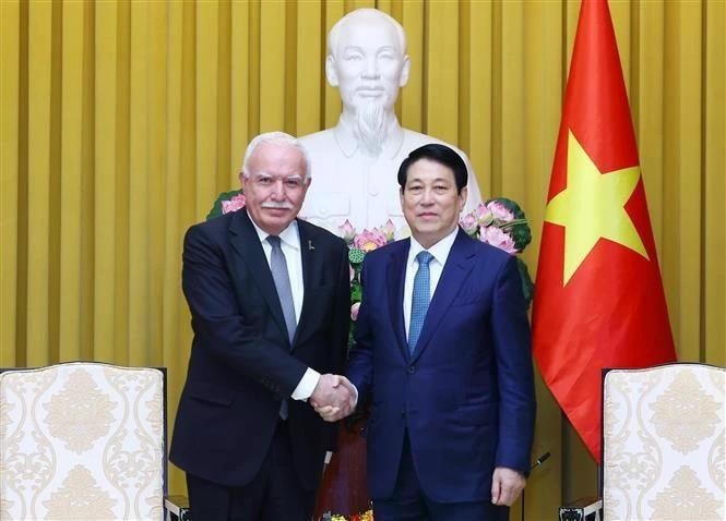 State President Luong Cuong and Prof. Riad Malki, Special Envoy of the Palestinian President. Photo: VNA img-5372.jpg