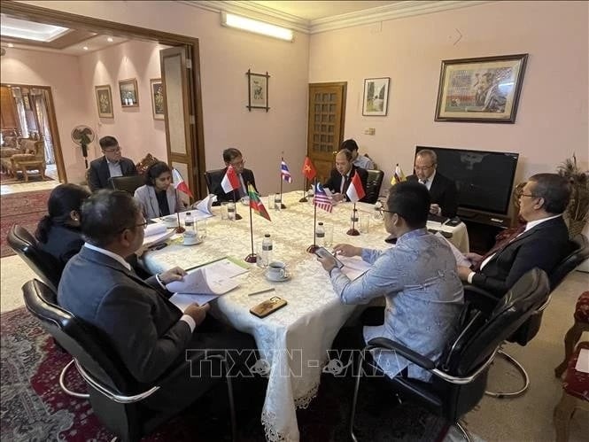 Participants at the 62nd meeting of the ASEAN Dhaka Committee (ADC) in Dhaka, Bangladesh, on December 26. (Photo: VNA) dc6b9f39-5a06-4b64-b23a-1c91e24241b0.jpg