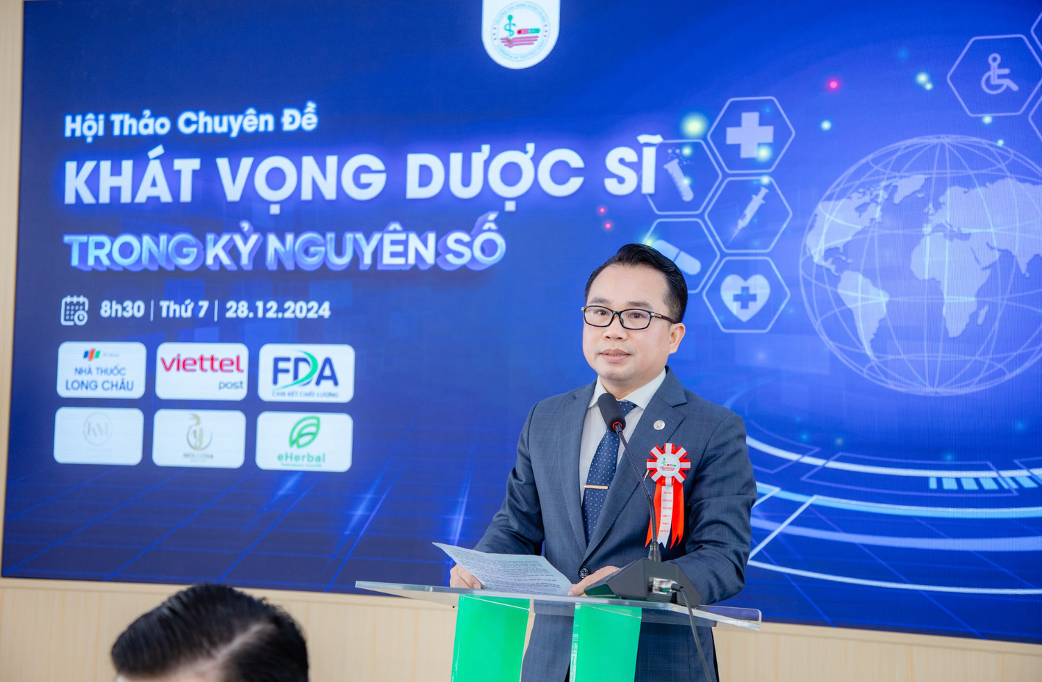 Hiệu trưởng Trường Cao đẳng Dược Hà Nội, ThS. Đường Xuân Tùng phát biểu khai mạc