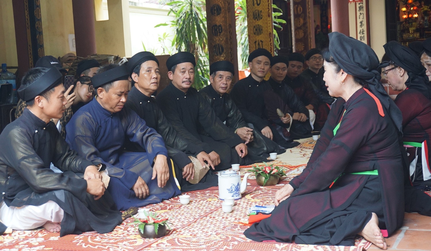 Thông qua sự ghi nhận, tôn vinh, hỗ trợ tài chính không những tạo điều kiện thuận lợi cho nghệ nhân tiếp tục gìn giữ, phát huy vốn quý mà còn thúc đẩy phát triển bền vững nền văn hóa dân tộc. Ảnh: Thái Minh
