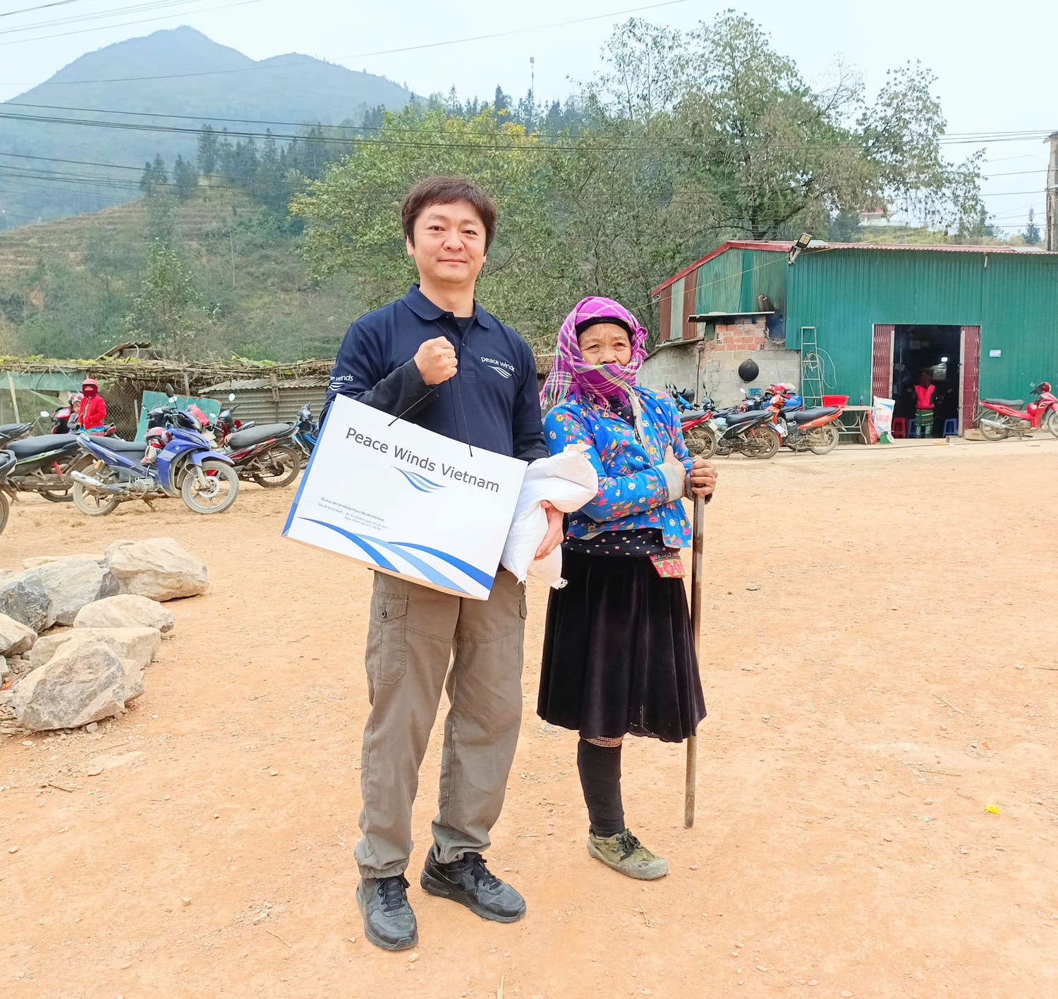 Đại diện doanh nhân Nhật Bản tham gia đoàn thiện nguyện