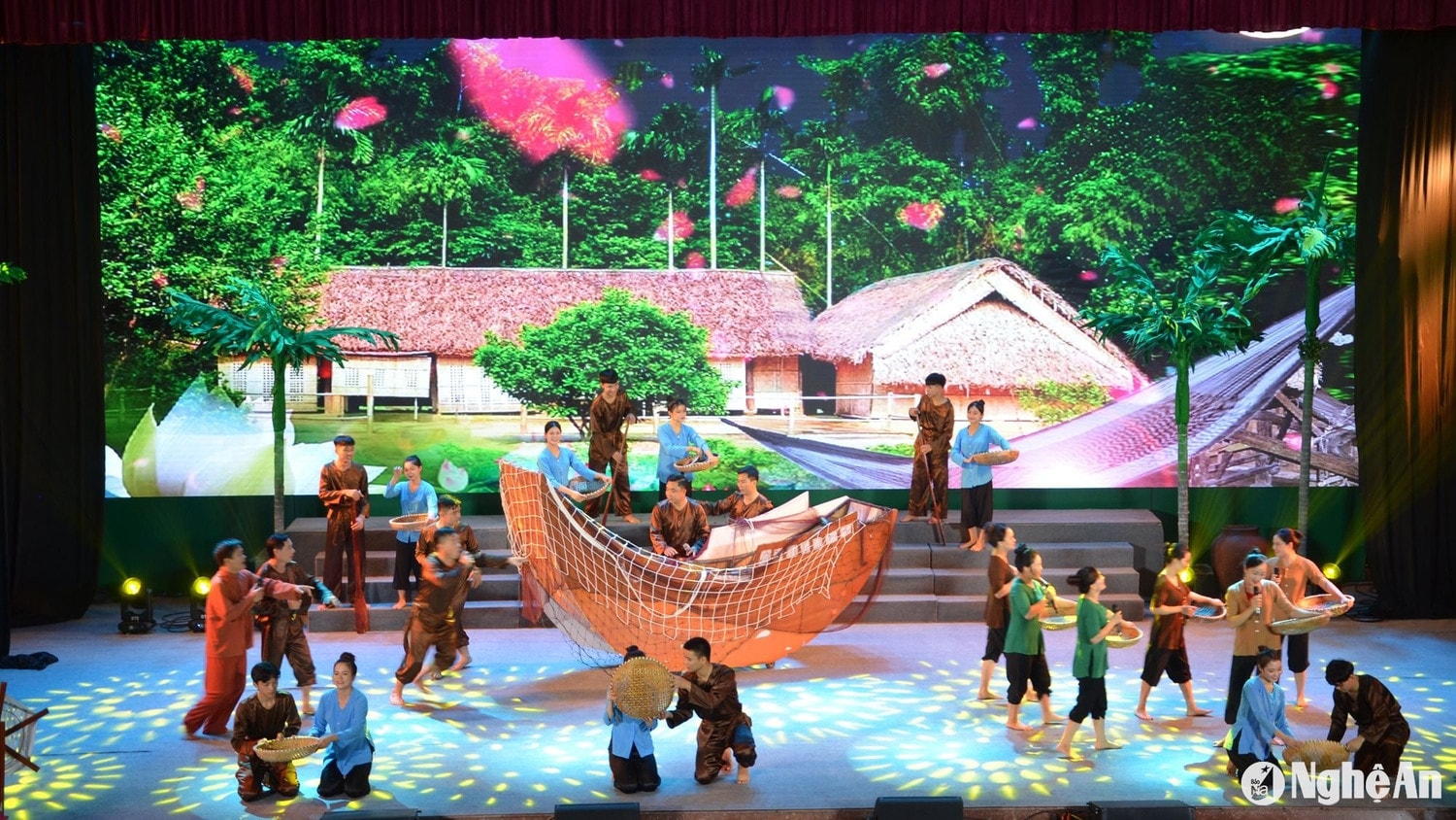 Một tiết mục tại Liên hoan Dân ca ví, giặm Nghệ Tĩnh năm 2023. Ảnh: Minh Quân