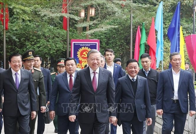 Tổng Bí thư Tô Lâm và đoàn công tác Trung ương thăm Khu di tích Quốc gia đặc biệt Kim Liên. Ảnh: Thống Nhất/TTXVN