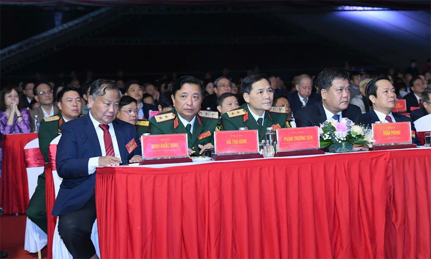 Các đại biểu dự buổi lễ. Ảnh: Lâm Hiển