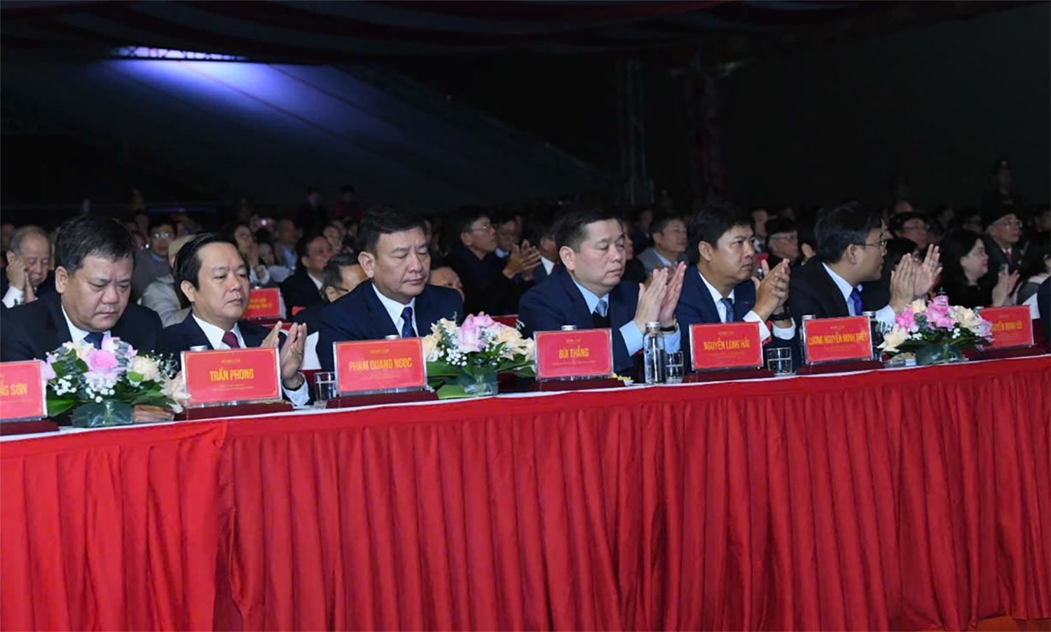 Các đại biểu dự buổi lễ. Ảnh: Lâm Hiển