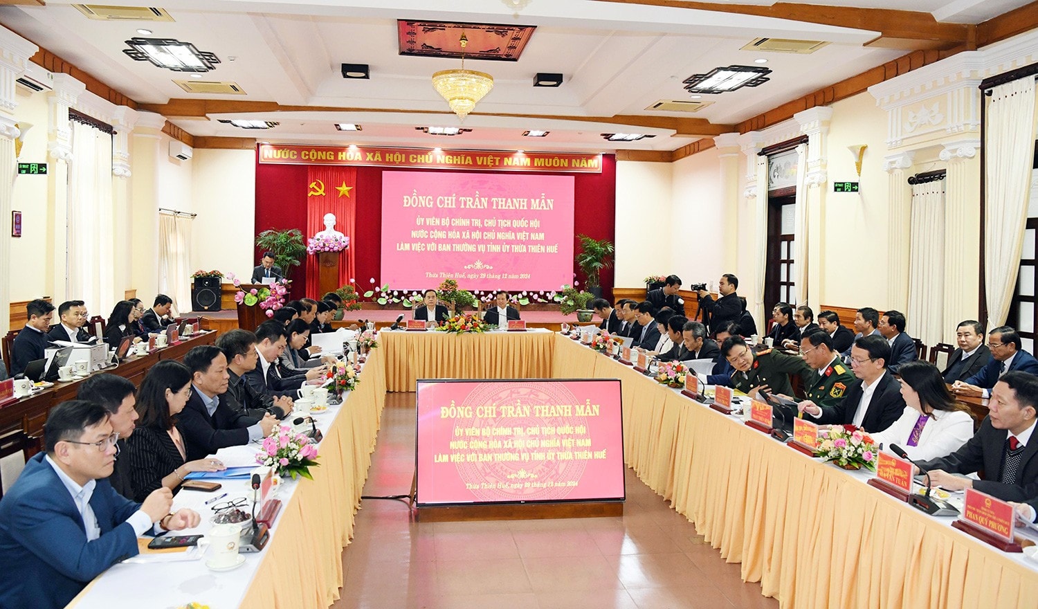 Quang cảnh phiên họp. Ảnh: Lâm Hiển