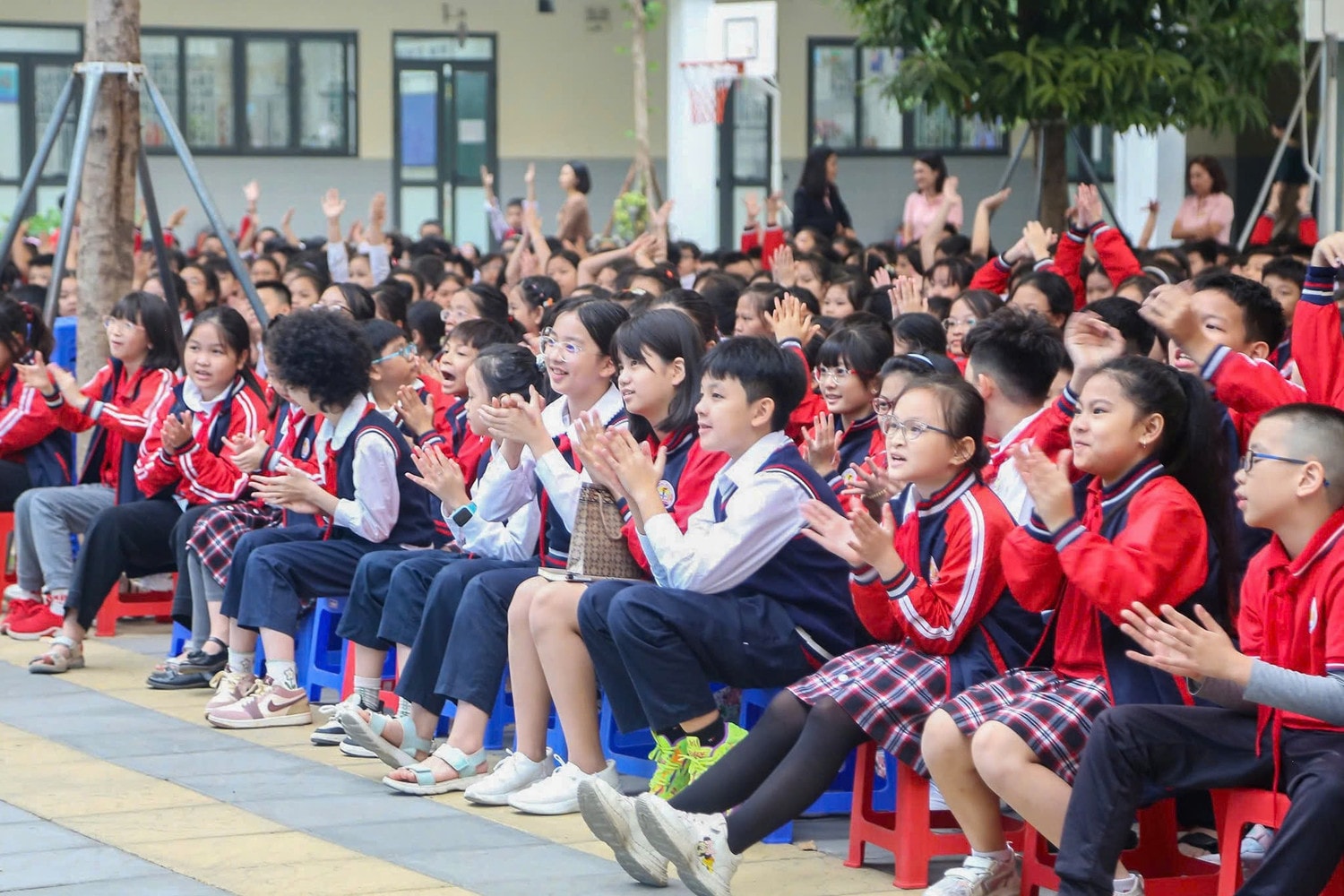 Phẩm chất của học sinh chỉ phát triển toàn diện nếu được giáo dục toàn diện trong cả môi trường gia đình và nhà trường. Ảnh: Quốc Việt