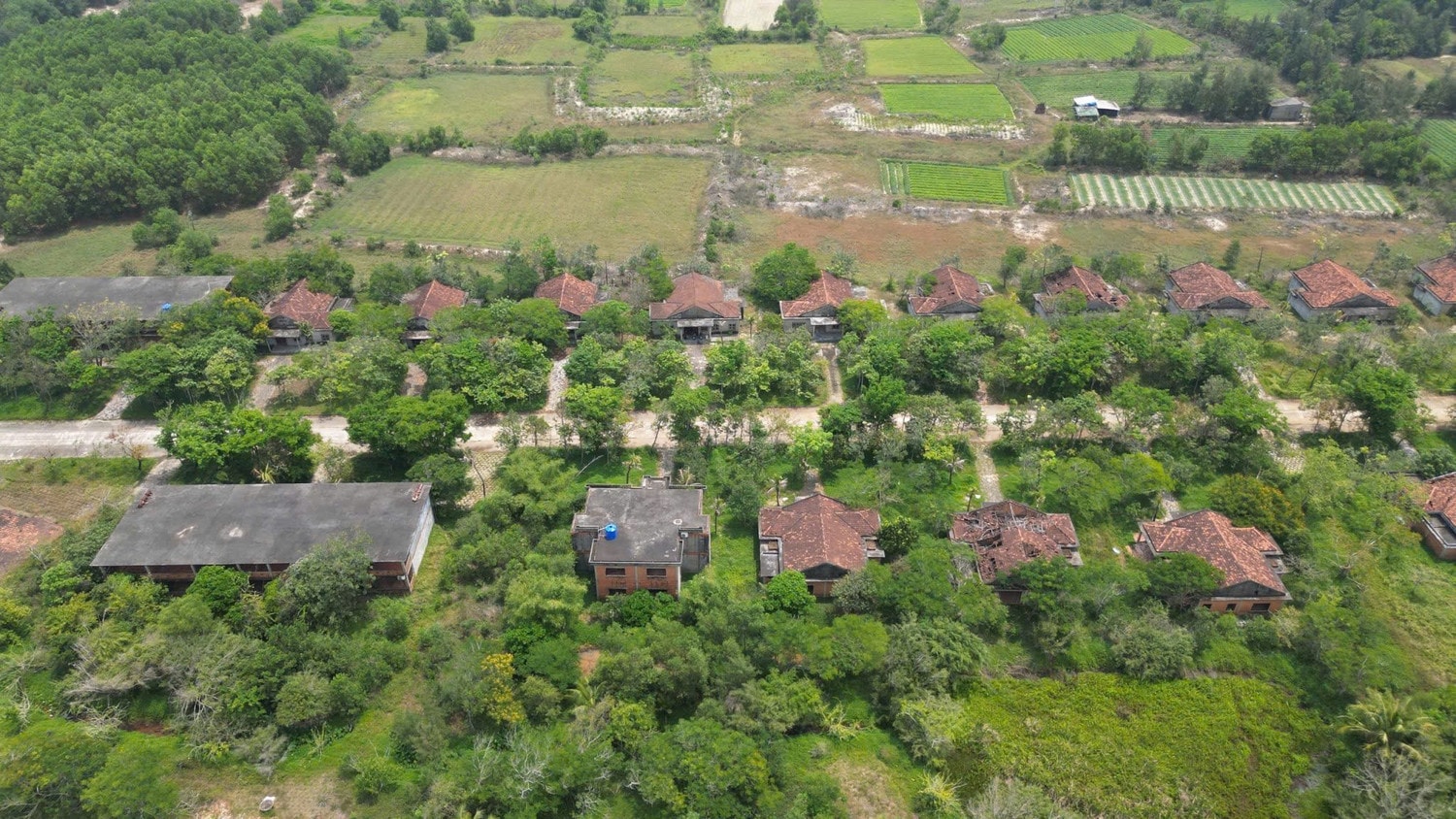 Dự án Khu du lịch Thiên Đàng với mức đầu tư hơn 1.800 tỉ đồng nhưng bỏ hoang suốt nhiều năm nay, gây lãng phí nguồn lực rất lớn. Ảnh: TT