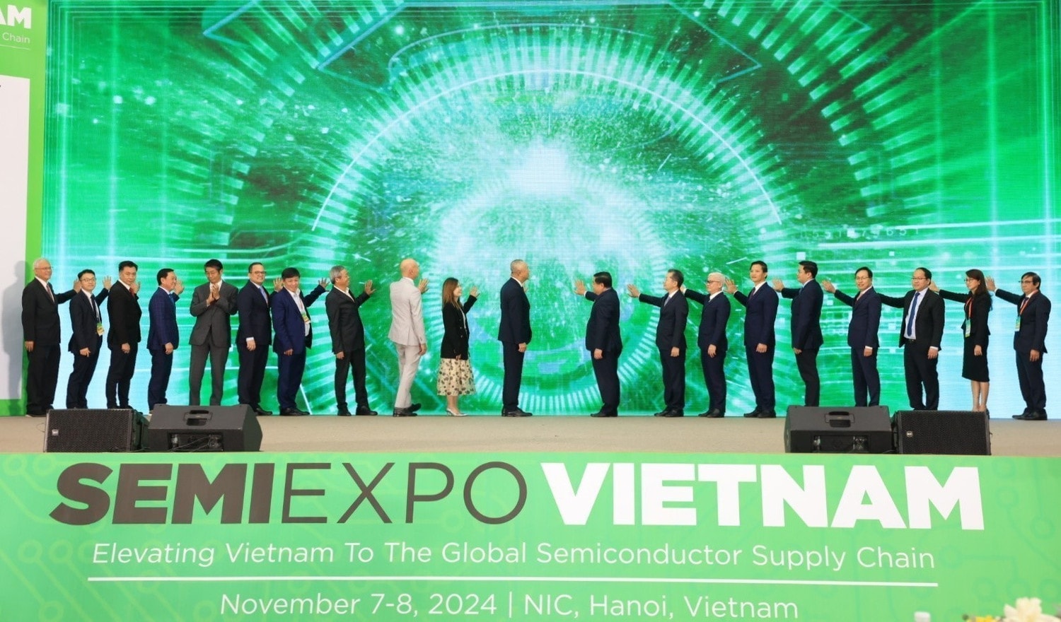 Vietnam Semiconductor Industry Exhibition 2024, the first and largest of its kind in Vietnam, is held by the National Innovation Centre (NIC) under the Ministry of Planning and Investment (Photo: VNA) Vietnam Semiconductor Industry Exhibition 2024, the first and largest of its kind in Vietnam, is held by the National Innovation Centre (NIC) under the Ministry of Planning and Investment (Photo: VNA)