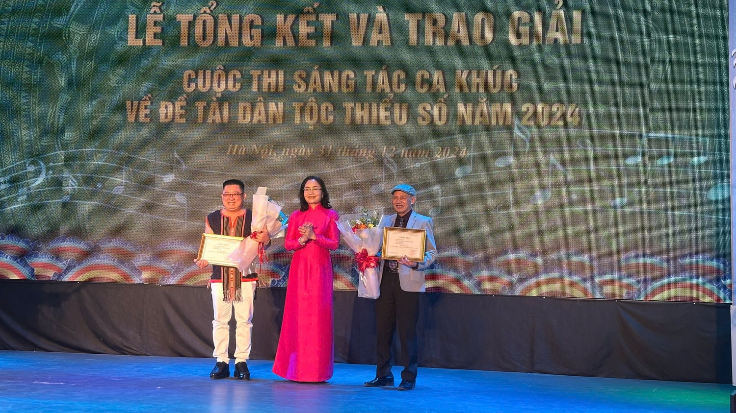 nhat.jpg