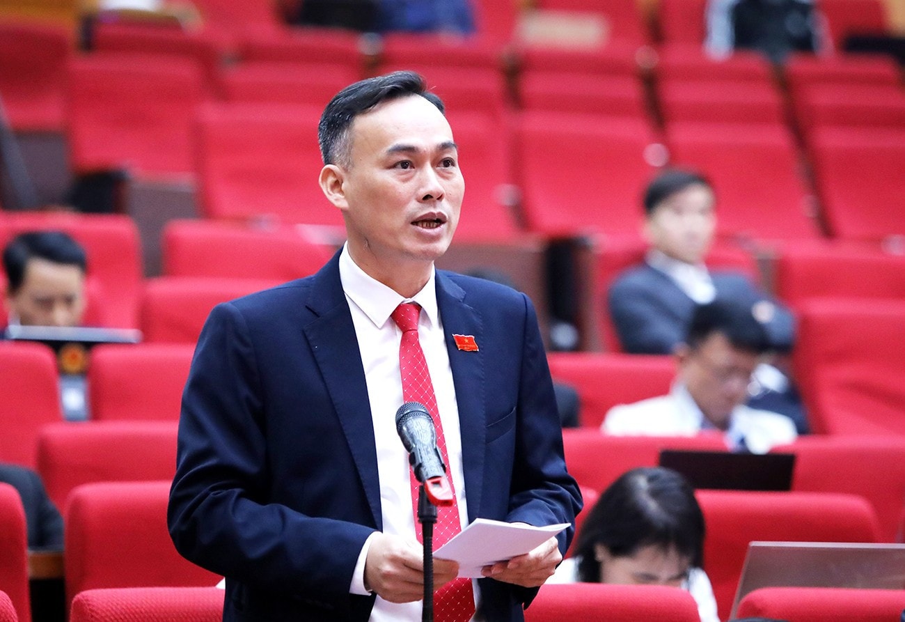 Đại biểu chất vấn tại Kỳ họp thứ 22, HĐND tỉnh Bắc Giang Khóa XIX. Ảnh: Bảo Quyên