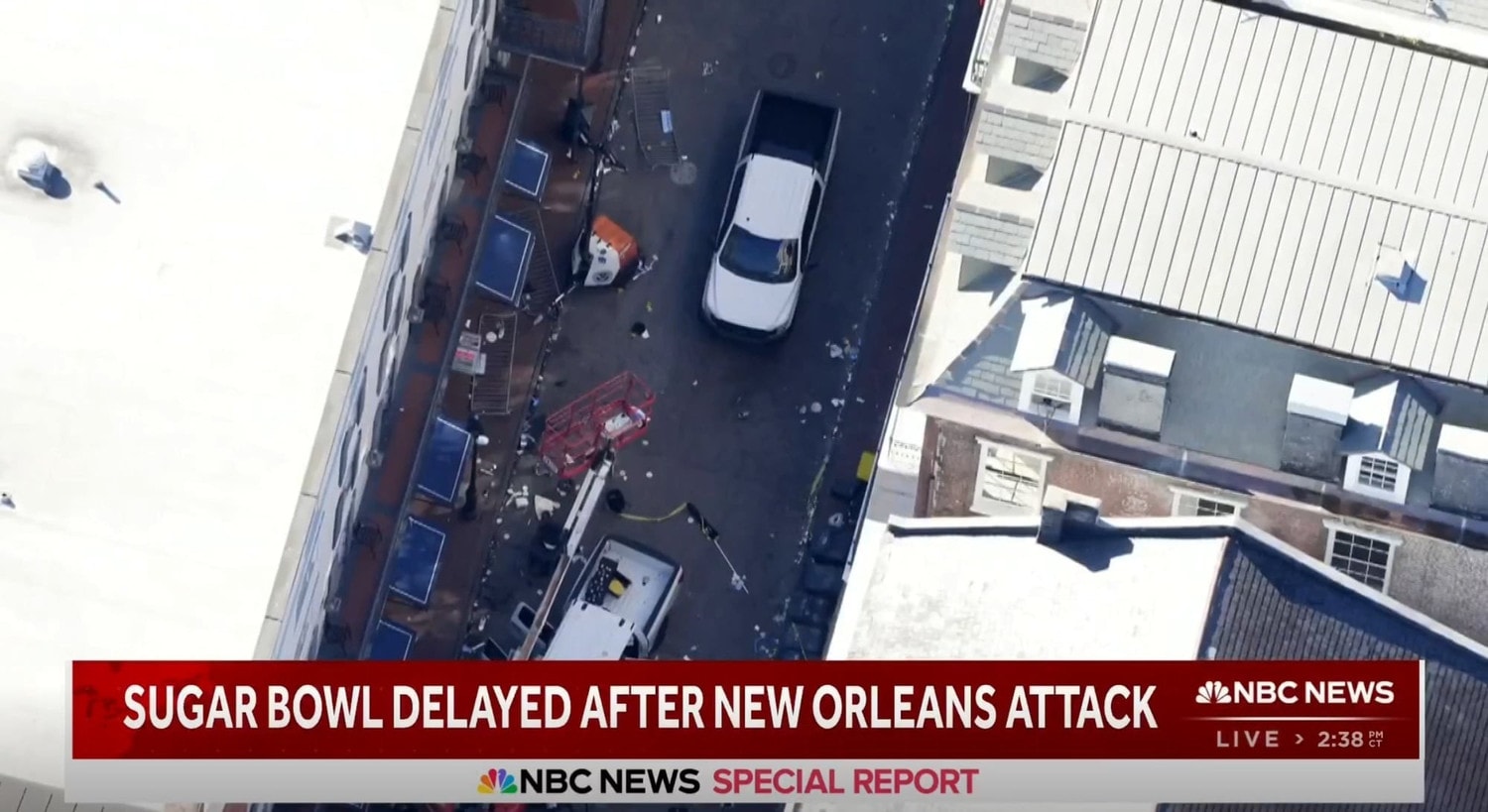 Hiện trường vụ đâm xe ở khu phố Pháp, New Orleans vào sáng ngày 1.1. Ảnh: NBC News