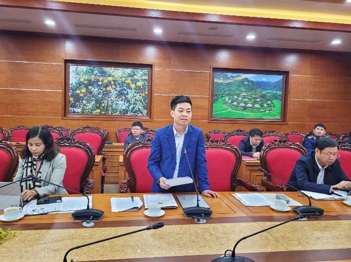 Đại diện Ban Chỉ đạo 389 huyện Đà Bắc phát biểu thảo luận. Ảnh: Lê Huệ