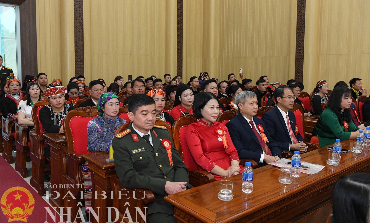 Các đại biểu dự Lễ công bố huyện Văn Yên đạt chuẩn nông thôn mới năm 2024. Ảnh: Lâm Hiển