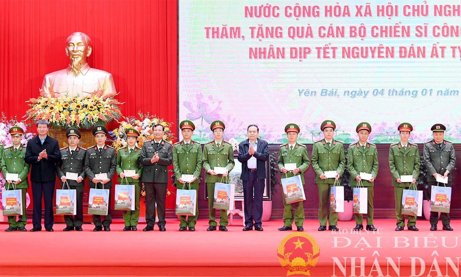 dbnd_br_tang-qua-ben-trong-a2.jpg
