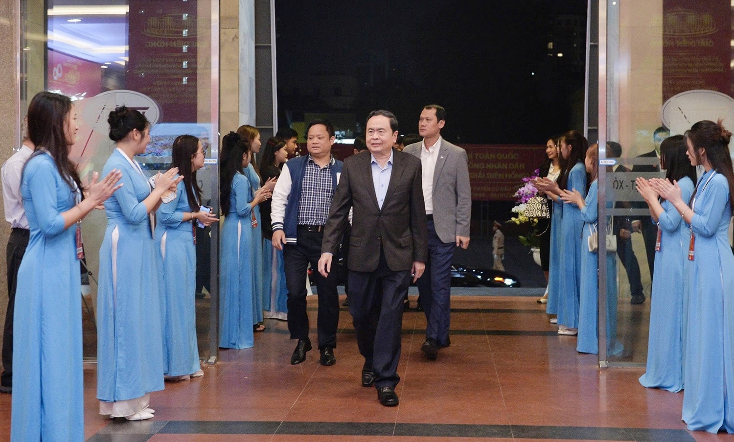 Chủ tịch Quốc hội Trần Thanh Mẫn tới dự tổng duyệt Lễ trao Giải Diên Hồng lần thứ ba. Ảnh: Hồ Long