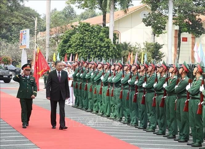 Party General Secretary To Lam visits the Military Command of Binh Duong province. (Photo: VNA) img-5927.jpg