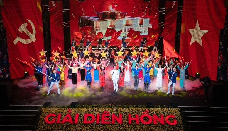 Một tiết mục văn nghệ tại Lễ trao Giải Diên Hồng