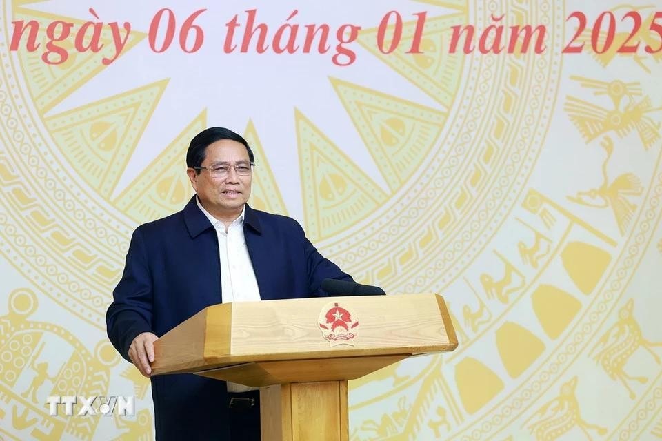 Thủ tướng Phạm Minh Chính chúc mừng Đội tuyển bóng đá nam quốc gia Việt Nam. Ảnh: Dương Giang/TTXVN