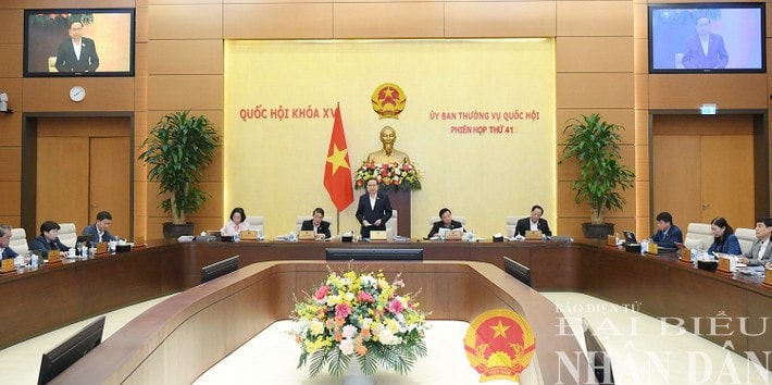 NA Chairman Tran Thanh Man speaks at the session. Photo: Ho Long ctqhpb-a2.jpg