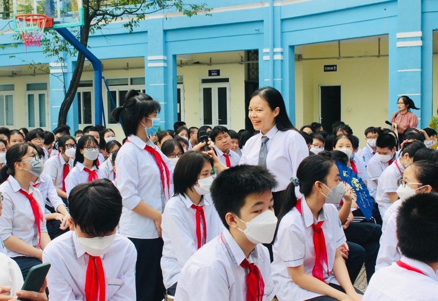 Tuyên truyền pháp luật phòng, chống xâm hại trẻ em trên không gian mạng; phòng, chống bạo lực trẻ em tại Trường THCS Lương Yên (quận Hai Bà Trưng, Hà Nội)