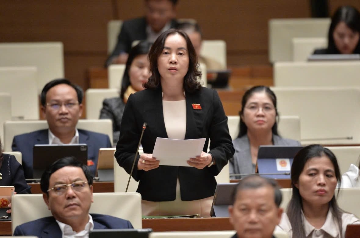 Đại biểu Quốc hội Nguyễn Thị Kim Anh (Bắc Ninh) phát biểu tại hội trường