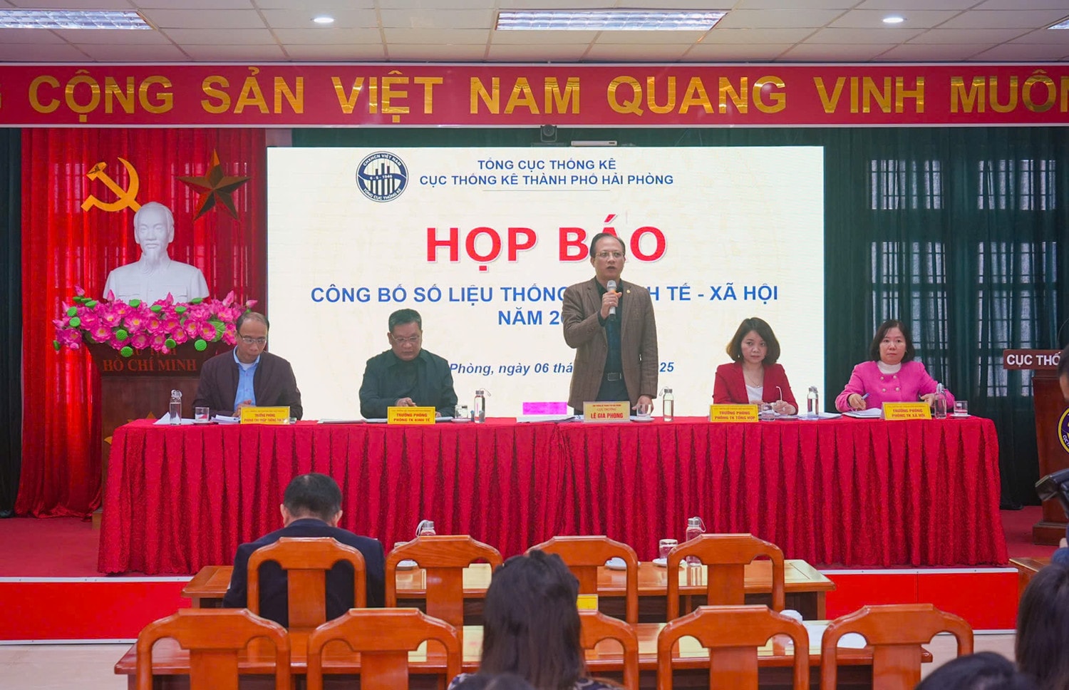 Họp báo công bố số liệu kinh tế - xã hội thành phố Hải Phòng năm 2024. Ảnh: Đàm Thanh