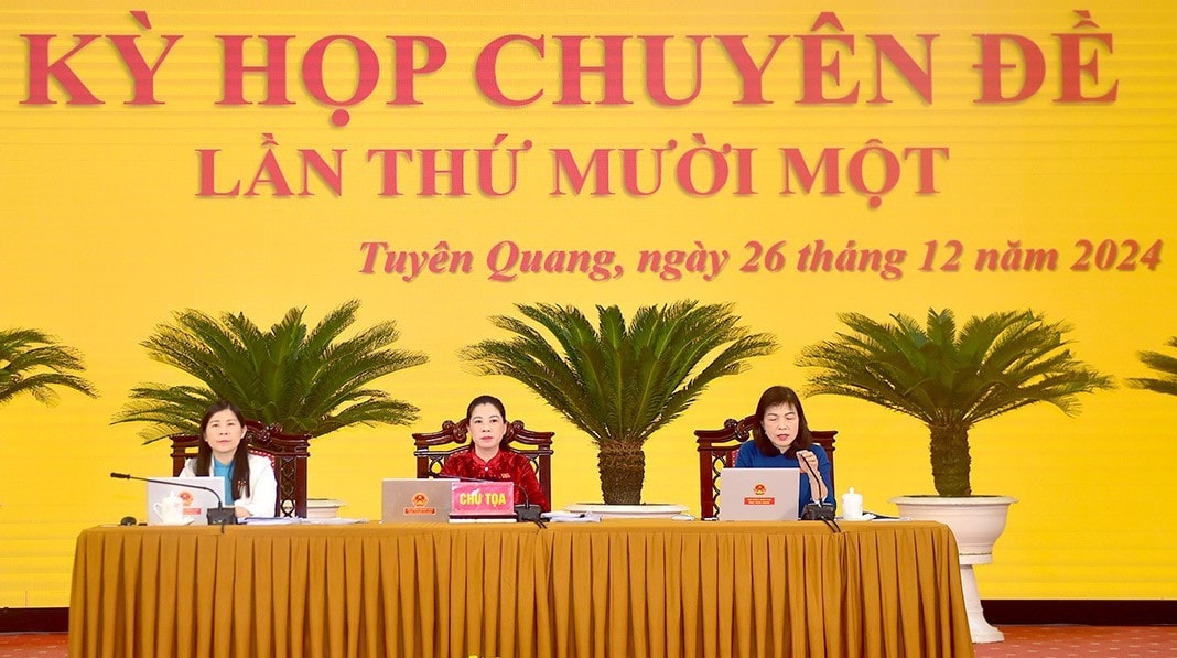 chu-toa-dieu-hanh-ky-hop-chuyen-de-thu-11-hdnd-tinh-tuyen-quang.jpg