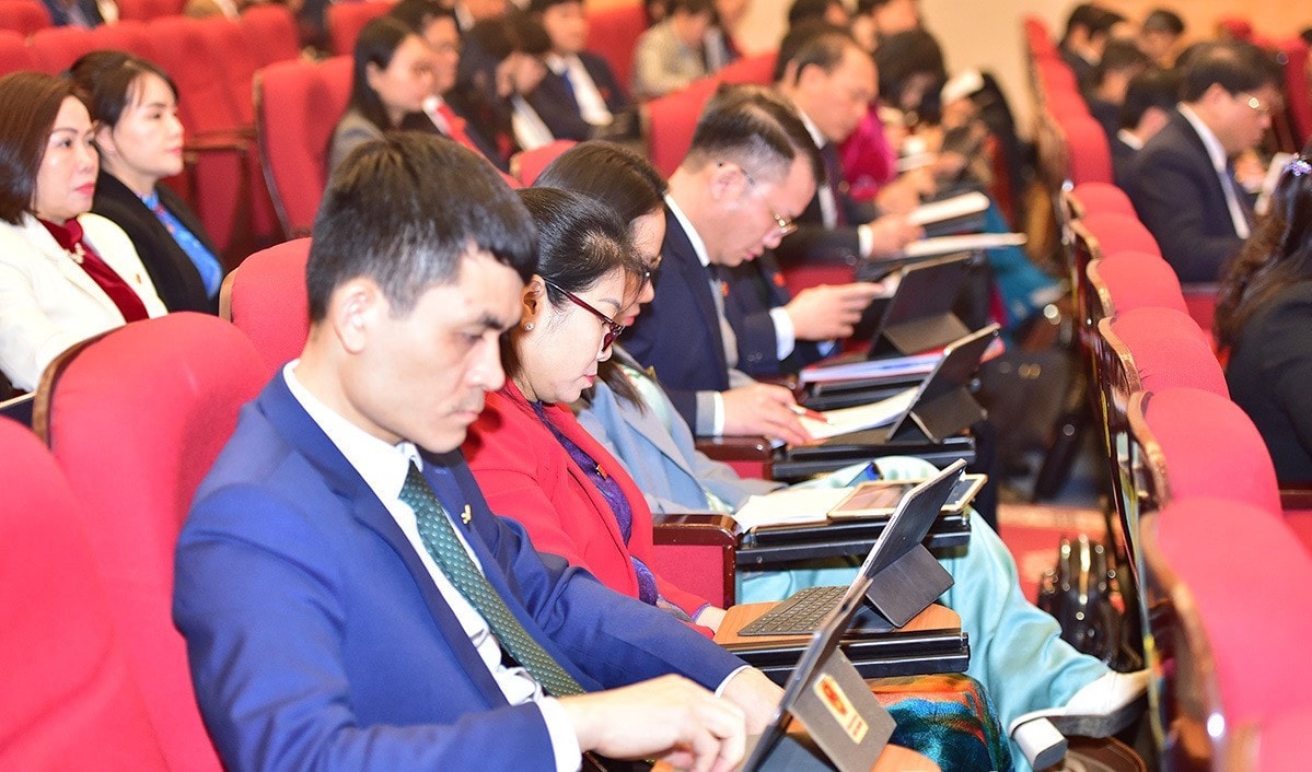dai-bieu-hdnd-tinh-bieu-quyet-dien-tu-cac-nghi-quyet-trinh-tai-ky-hop-chuyen-de-lan-thu-11.jpg